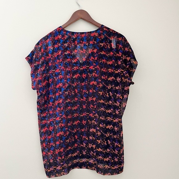 CAbi V-Neck Bonus Blouse - Picture 5 of 5